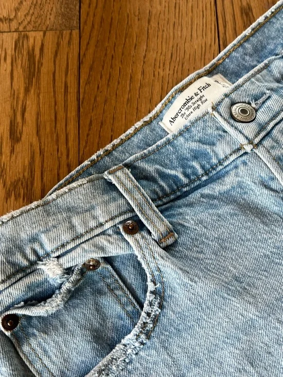 Abercrombie & Fitch Light Wash High-Rise Straight Jeans - Picture 3 of 4